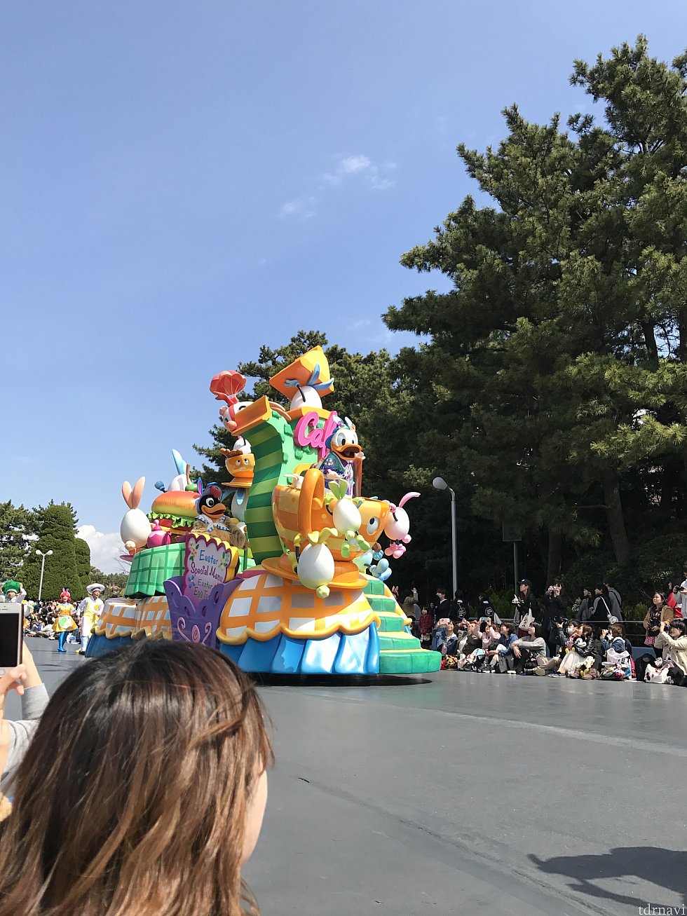 ドナルド!マグカップに乗ってる姿が可愛いです