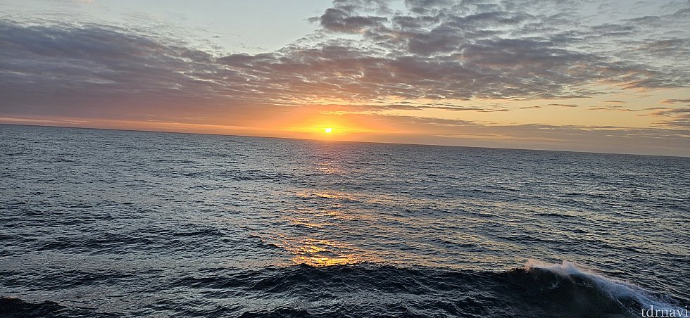 やっぱり、海の上で見る夕日はサイコーです！