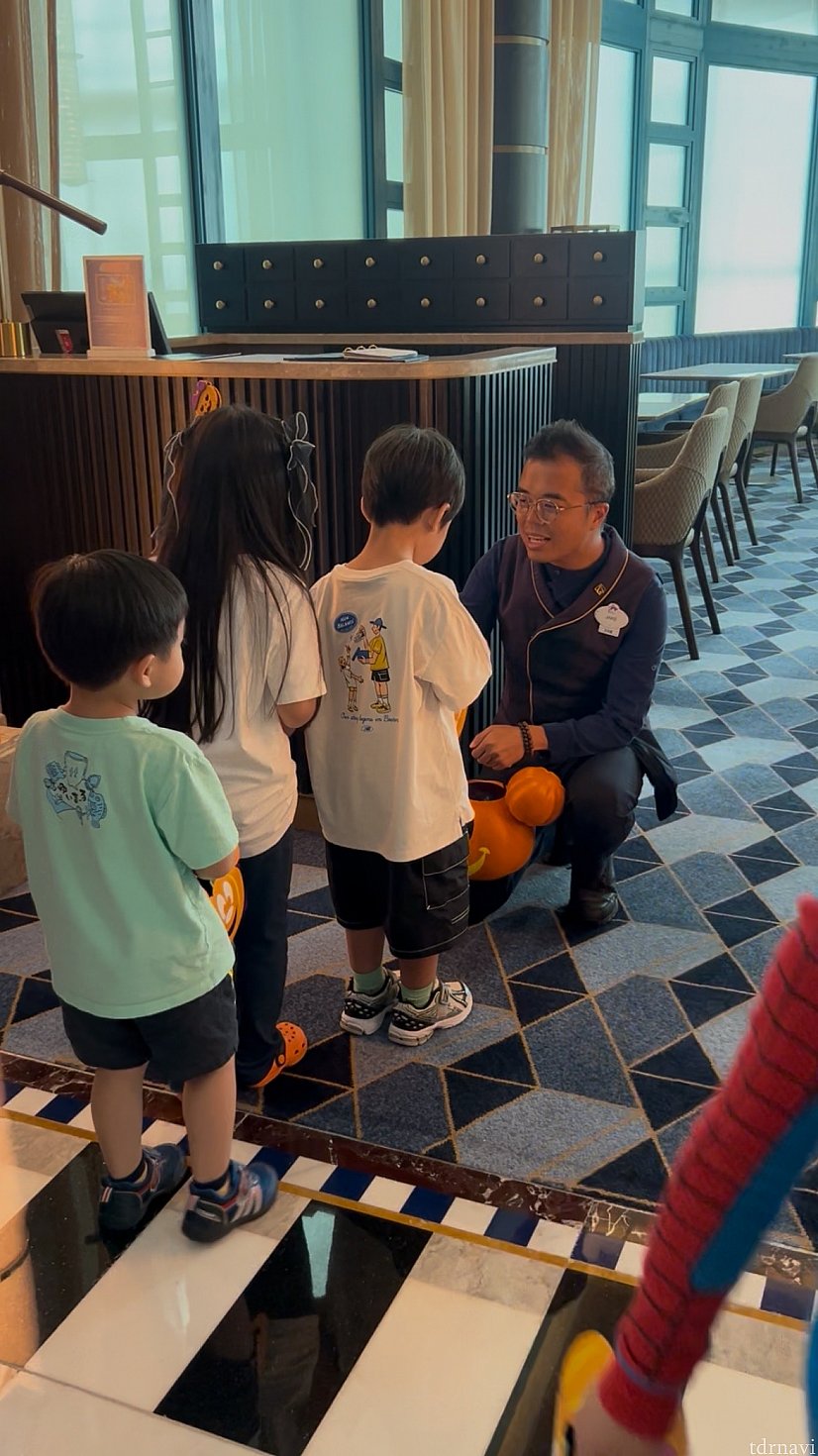 アクティビティ中の様子<br>
※写真は子供たちだけが写っていますが、大人のみのグループで参加されてる方もいらっしゃいましたよ(^^)