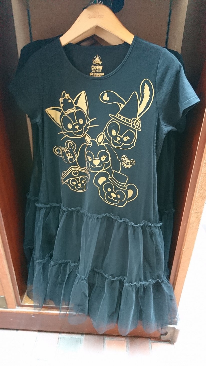 278HKDです。
黒いワンピースなのですが、なぜか緑色に……