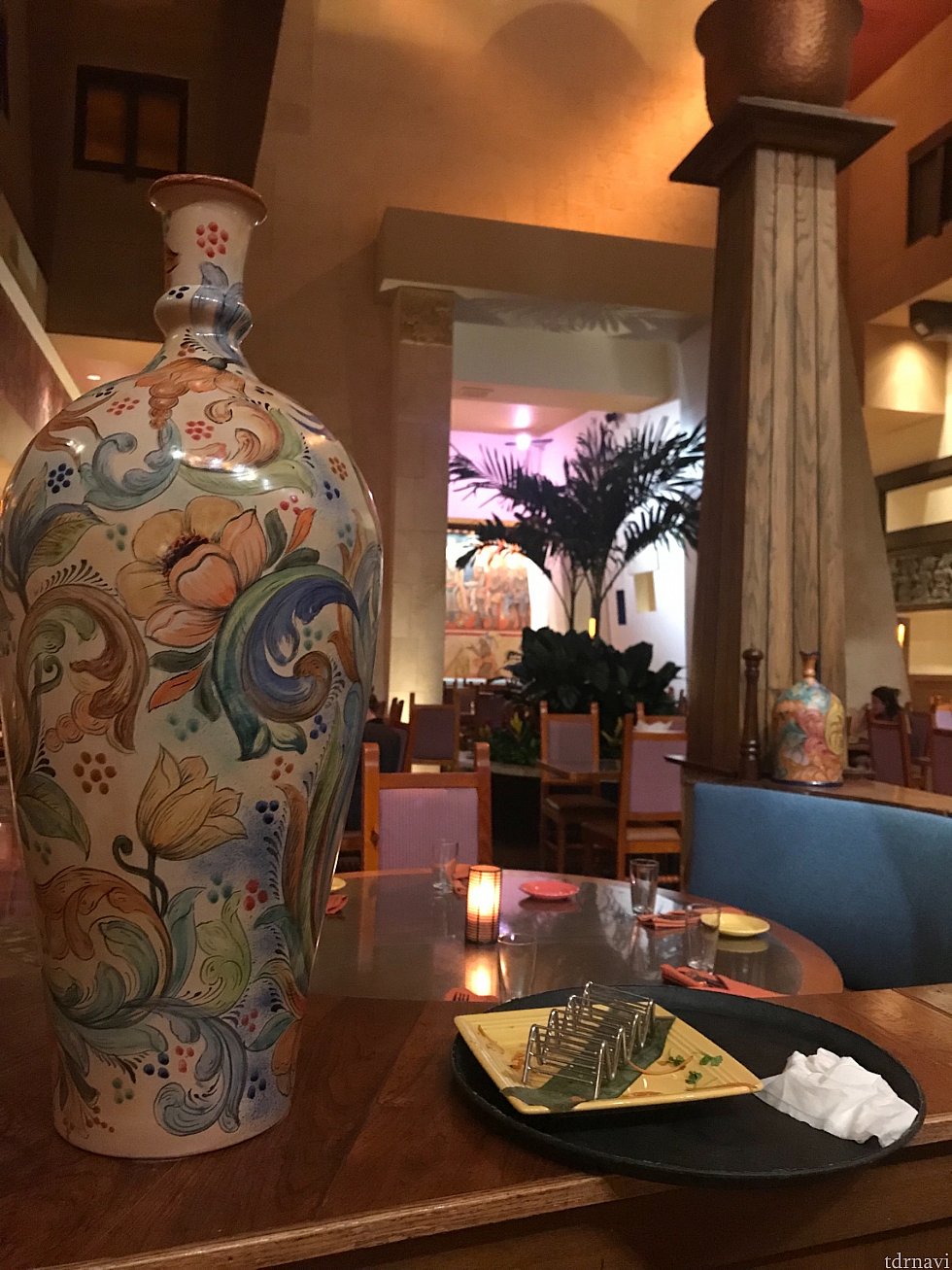 店内はマヤらしい装飾。