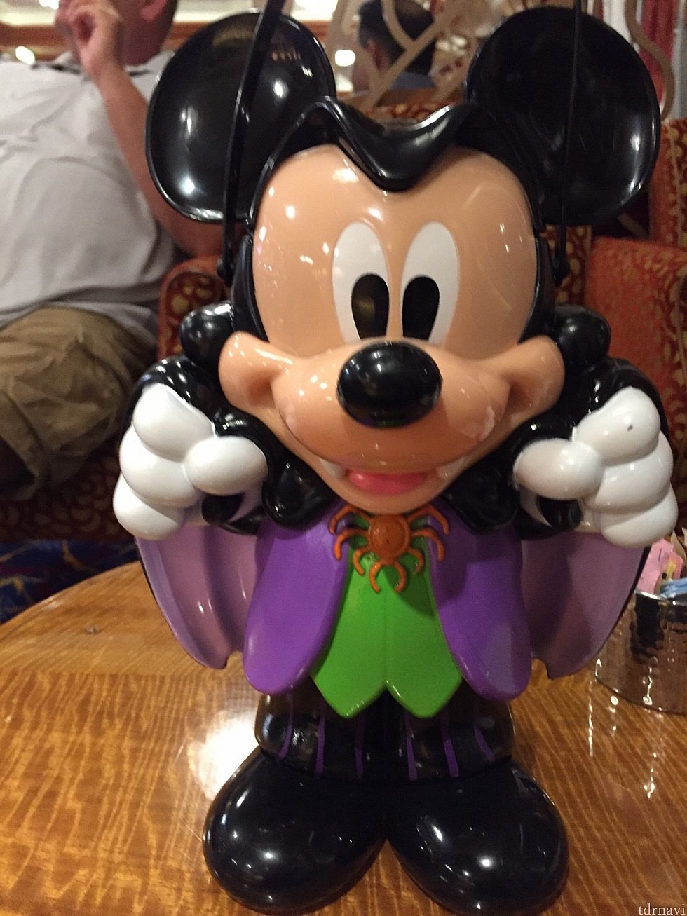 ハロウィン仕様のミッキーのポップコーンバケツ