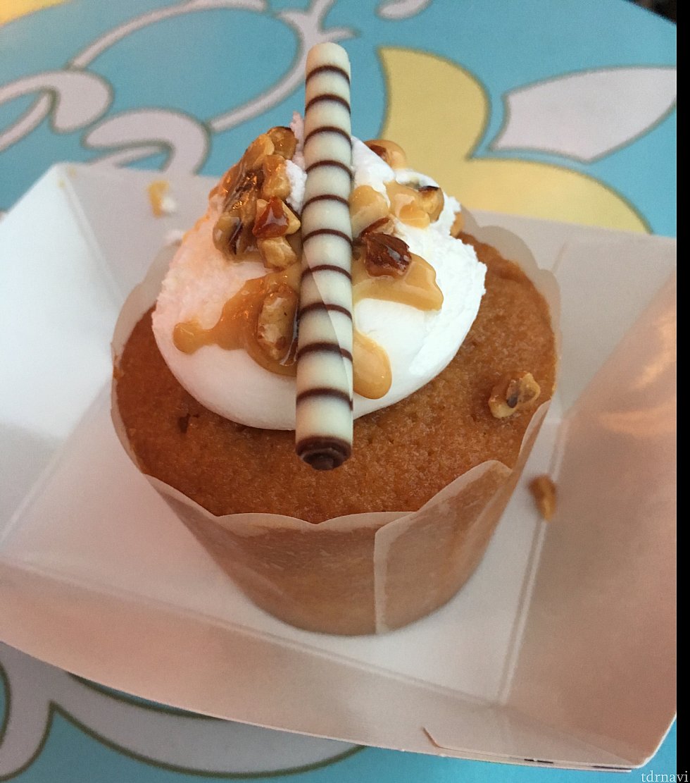 くるみは上だけで中はシンプル。
スペシャルセットのデザートのケースにジャストサイズ!