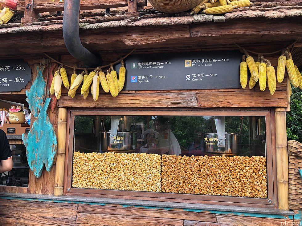 ③カリブの海賊近く
キャラメル味とシーソルト味の2種類。シーソルトはここだけ?