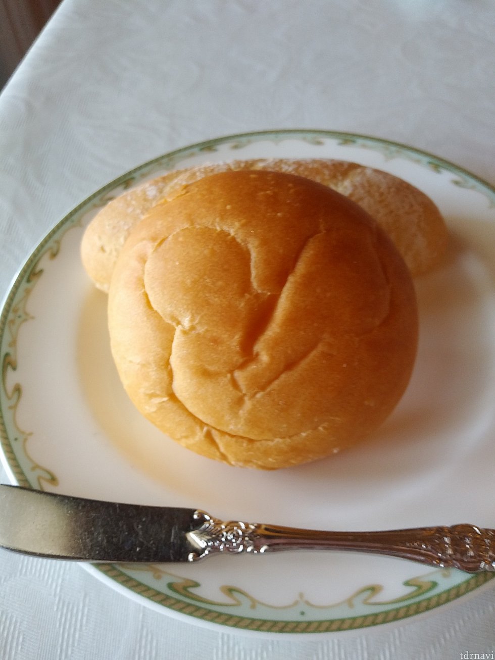 パンは、2種類始めにおいてってくれます。