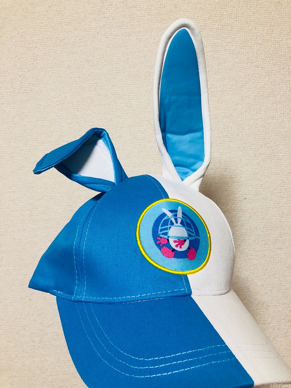 しっかりと耳が自立するキャップ。うさたまチェイサーのワッペンがかわいい〜〜。