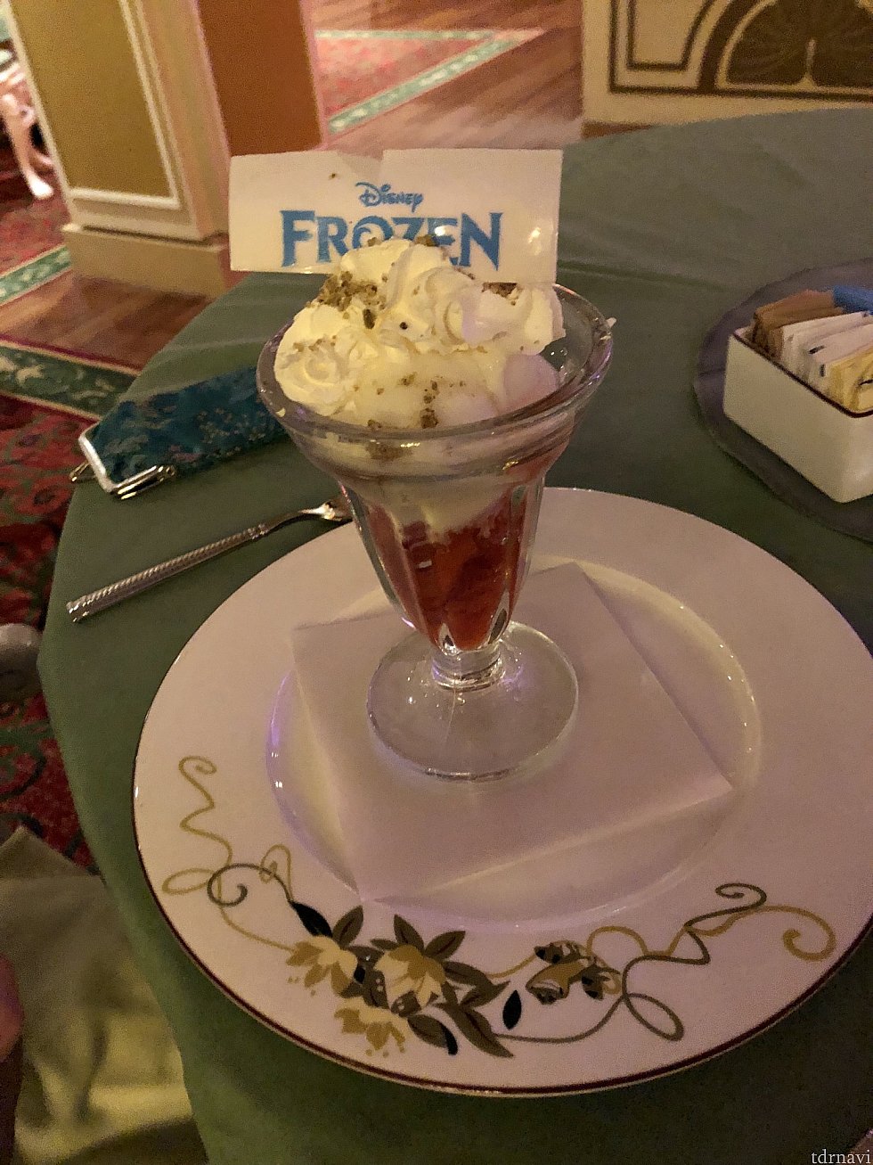 サンデーにはFROZENのチョコがついていました!