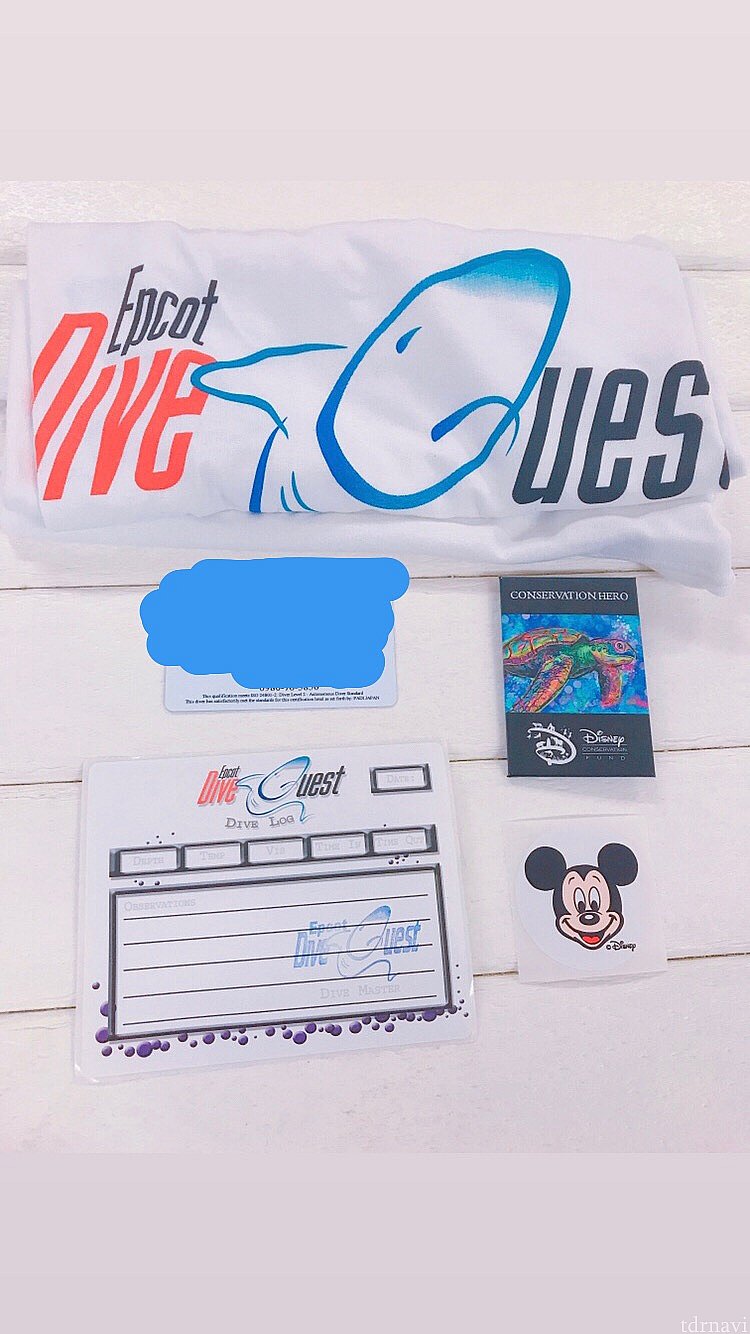 ダイブクエスト参加者限定Tシャツ 記念のピンバッチ ミッキーのシール ホットココアが配られました!!