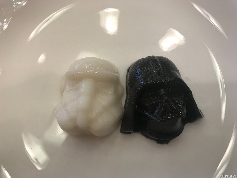 ダースベーダーの2色プリン。笑