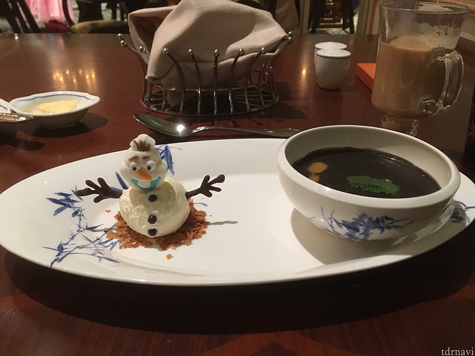 【デザート】オラフと胡麻の芋園です。オラフはアイスだったはず。。
ゴマも芋園もオラフも大好きなので最高でした♪