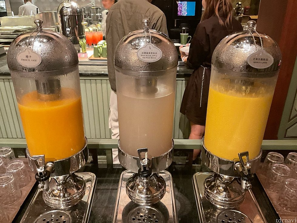 ドリンクはジュースやジャスミンティーをはじめ…