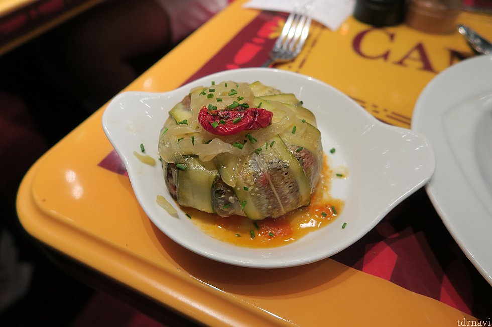 一番楽しみにしていたラタトゥイユ。これもすごい大きさだけど、全部野菜なので案外食べられました。
