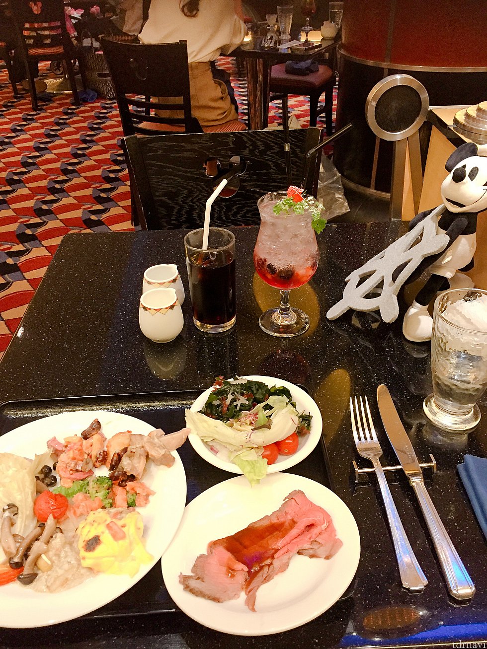 ランチのパンケーキは無くなりローストビーフになりました><
