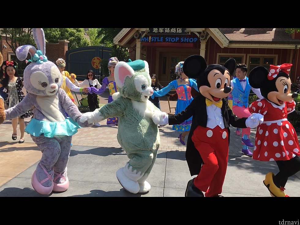 ラインダンスしたり、