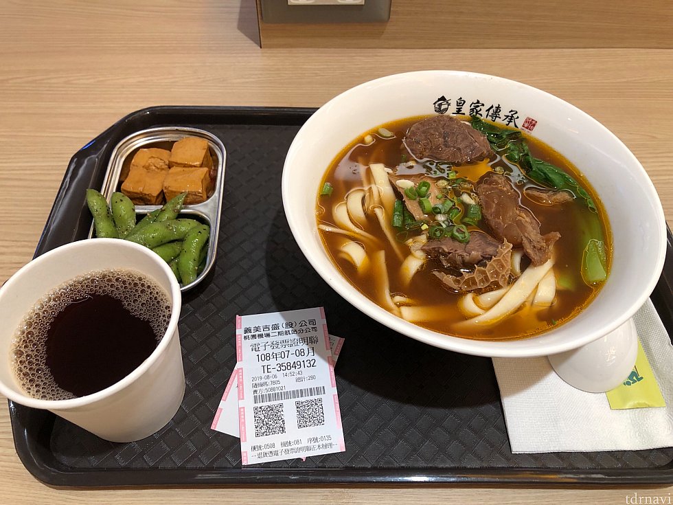 フードコートの牛肉麺。
