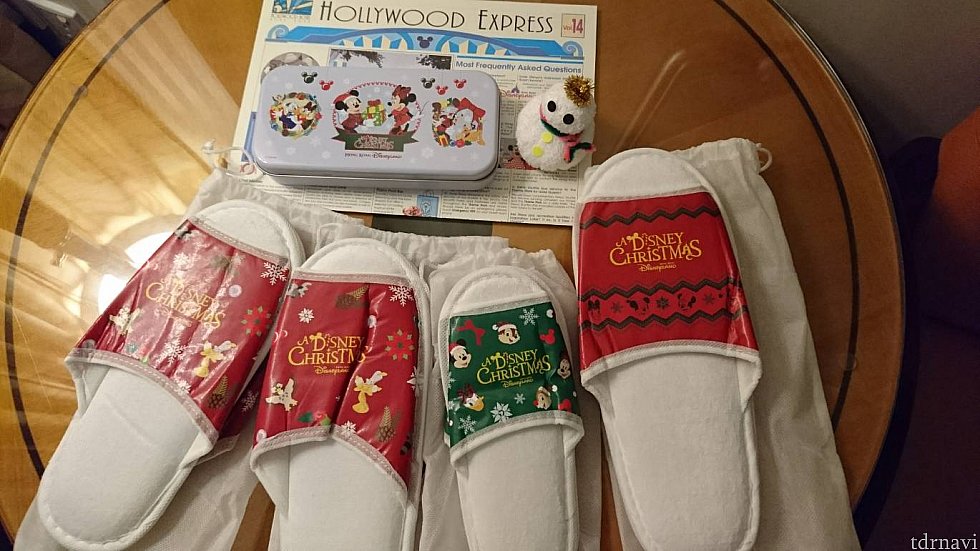 クリスマス柄のスリッパとアメニティ缶がかわいいです❤️