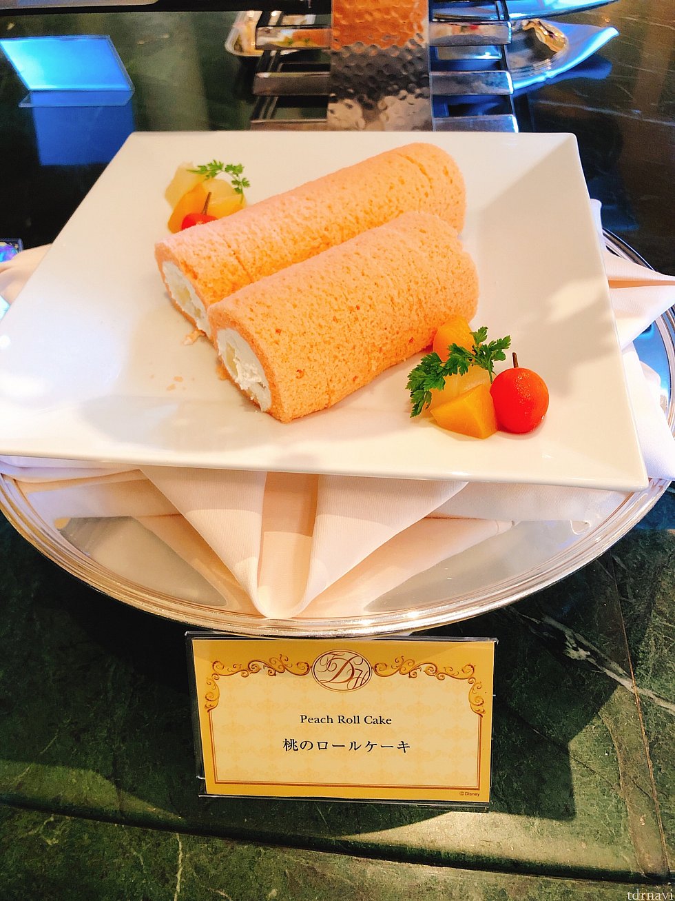 白桃のロールケーキ