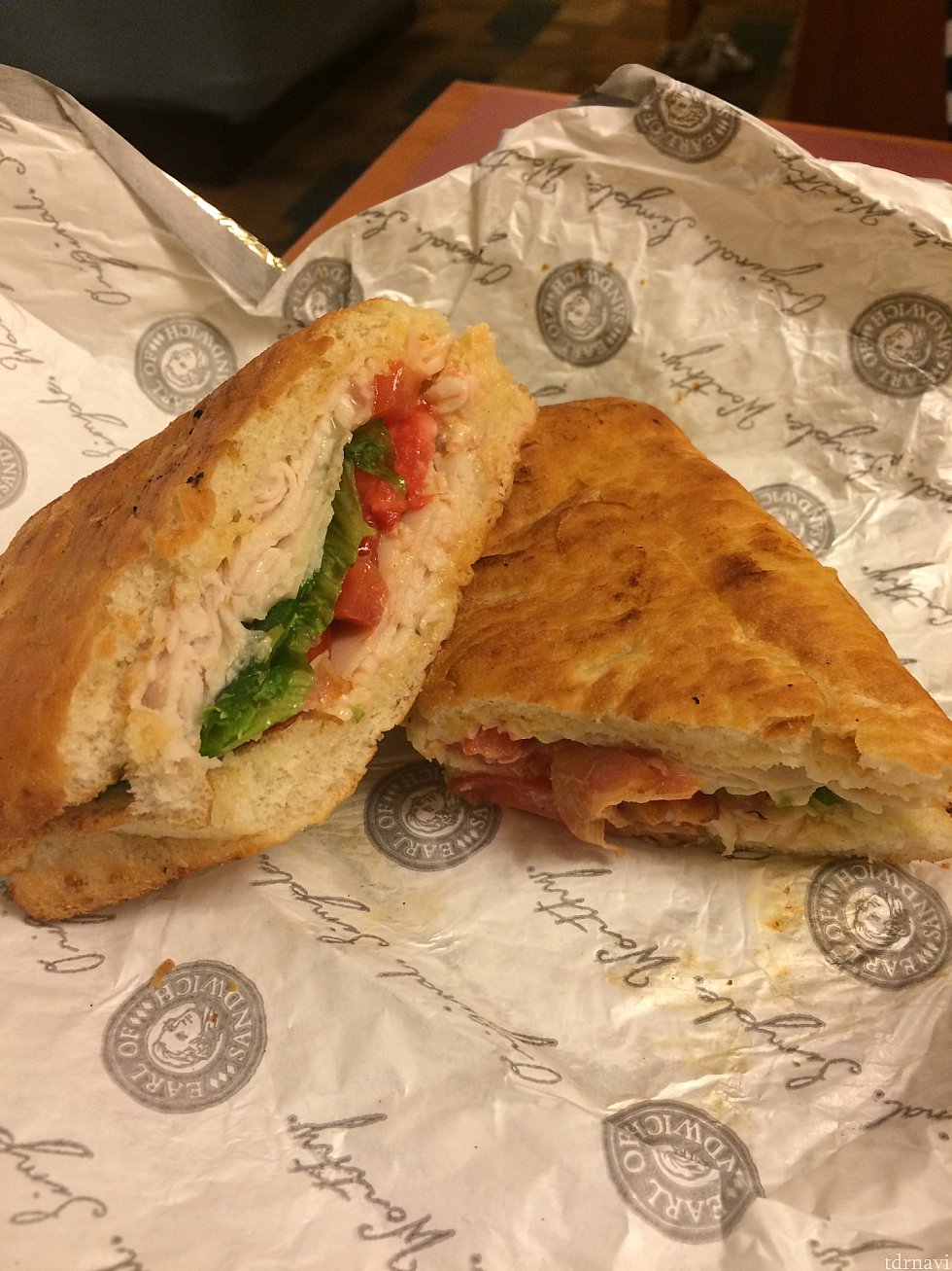 確かこれがThe Earl’s Club。いわゆるクラブハウスサンド。二つになっていて食べやすいのが嬉しい。そして当然おいしい。
