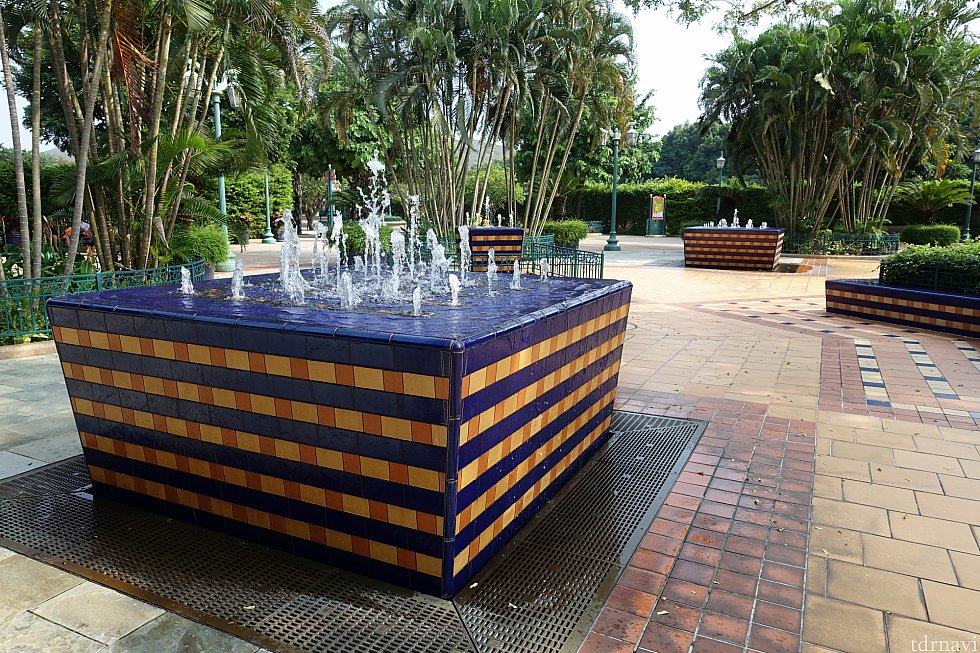 オシャレな噴水がたくさんあります。将来的にはここにダウンタウンディズニーができるんでしょうね。
