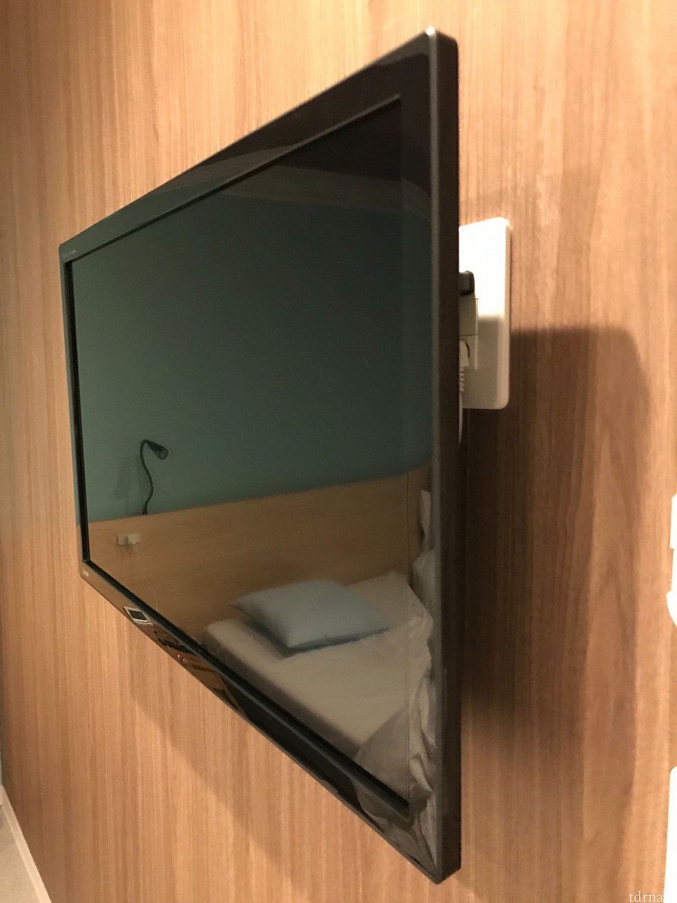 薄型壁付きテレビ