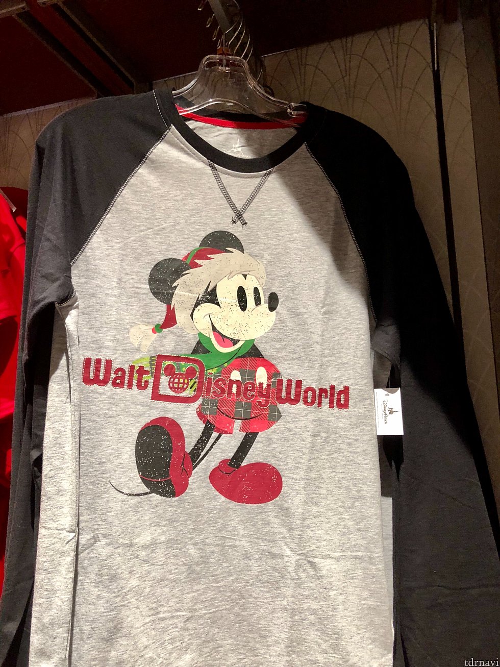 長袖TシャツはWDWの古いロゴが。最近このロゴのシャツが良く売られています。人気なんでしょうか。$39.99