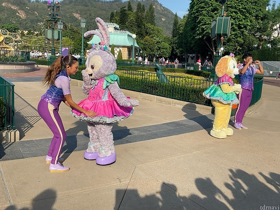 お城の前にはステラルーとクッキーアン