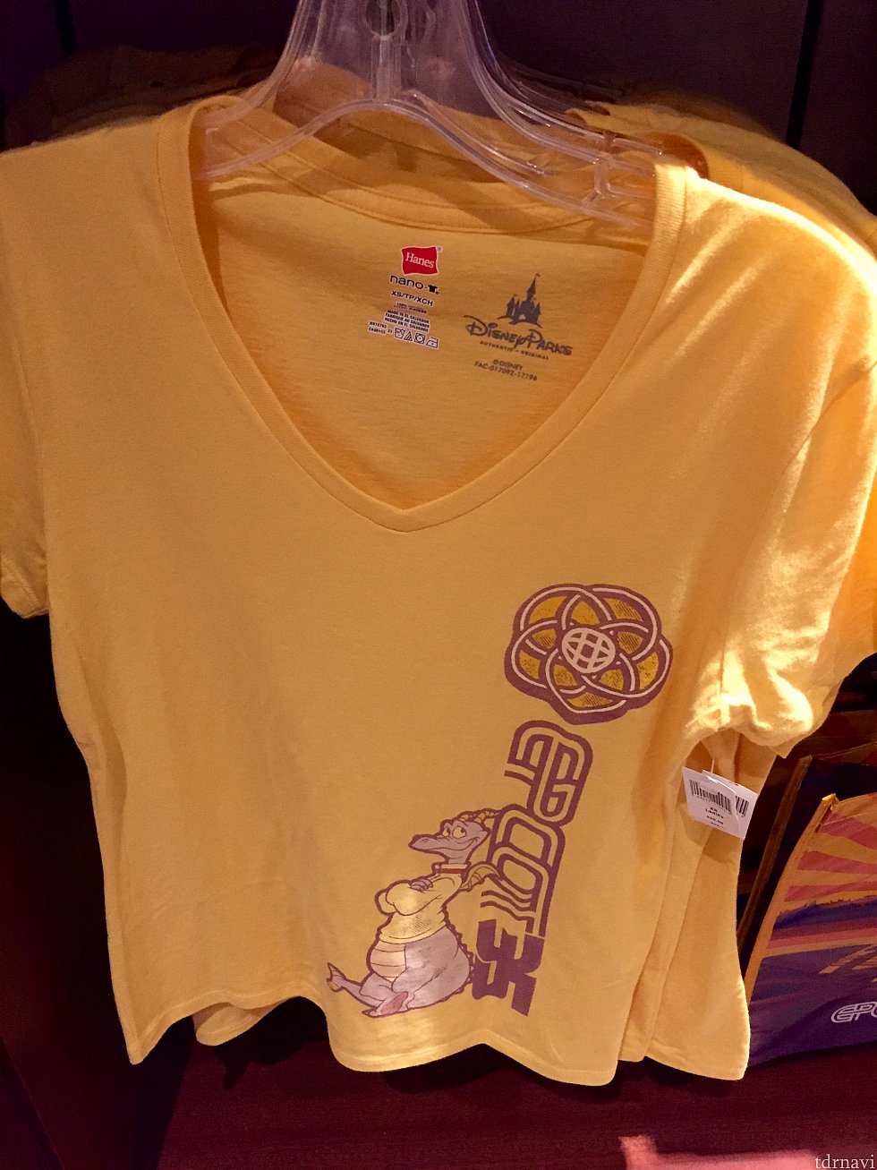 可愛らしい黄色のフィグメントTシャツは$29.99。