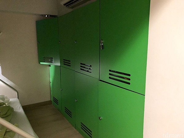 こちらは、ドミトリーの中にある荷物入れです。鍵は自分で用意しなくてはなりません。ワイヤーがあると便利です。