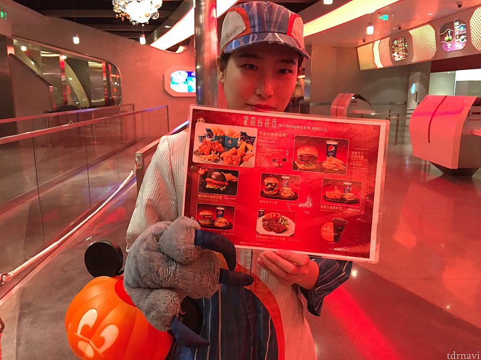 店内に入るとハロウィン限定メニューをオススメしていました。