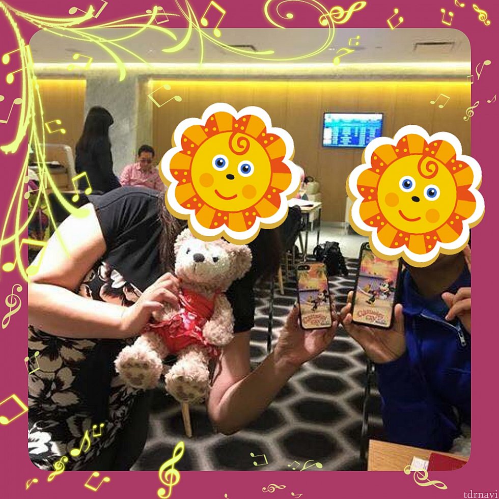 カンタスファーストラウンジでお友達親子に会えました(^o^)なんと!iPhoneケースカバーがキャスターウェイ・ケイ(Castaway Cay)で同じ柄所持でビックリしました(^o^)