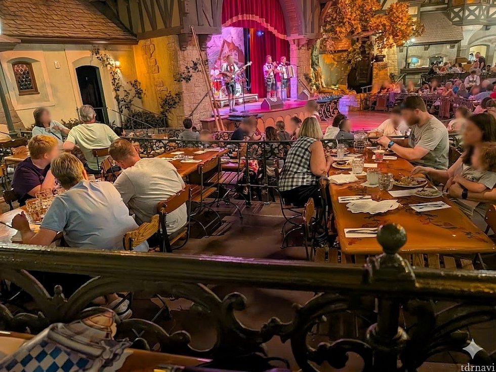 舞台ショーの様子