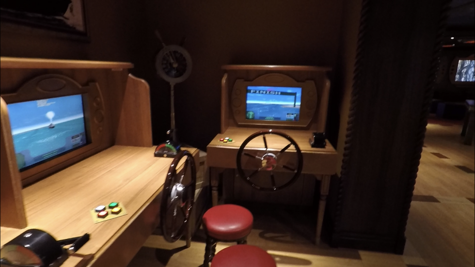 船の操縦シミュレーションができるみたいです。