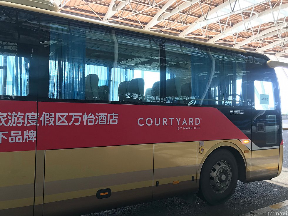ホテルから空港まで。他のホテルも経由して行きました。