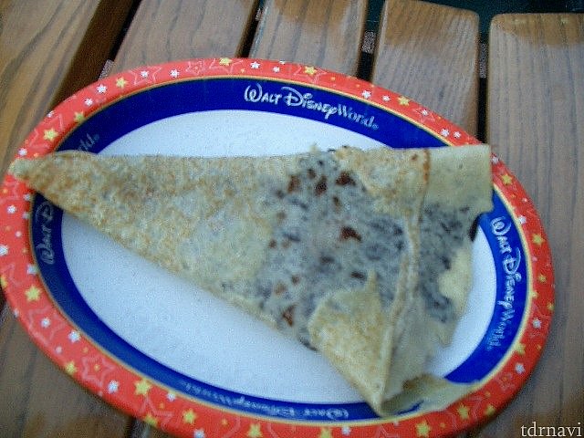 2004年撮影<br>
チョコクレープ、冷めていて生地もパサパサでした・・・