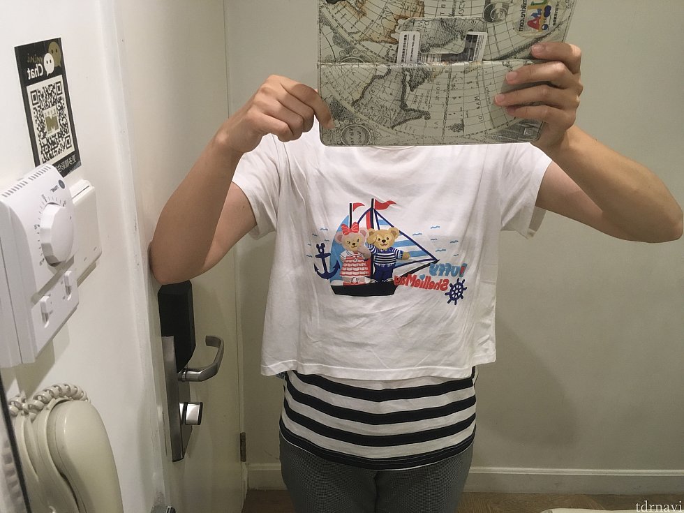 ここからはパーティーでいただいたもの。私の着ているダッフィー&シェリーメイのTシャツ(男性は香港パークの白いTシャツ)