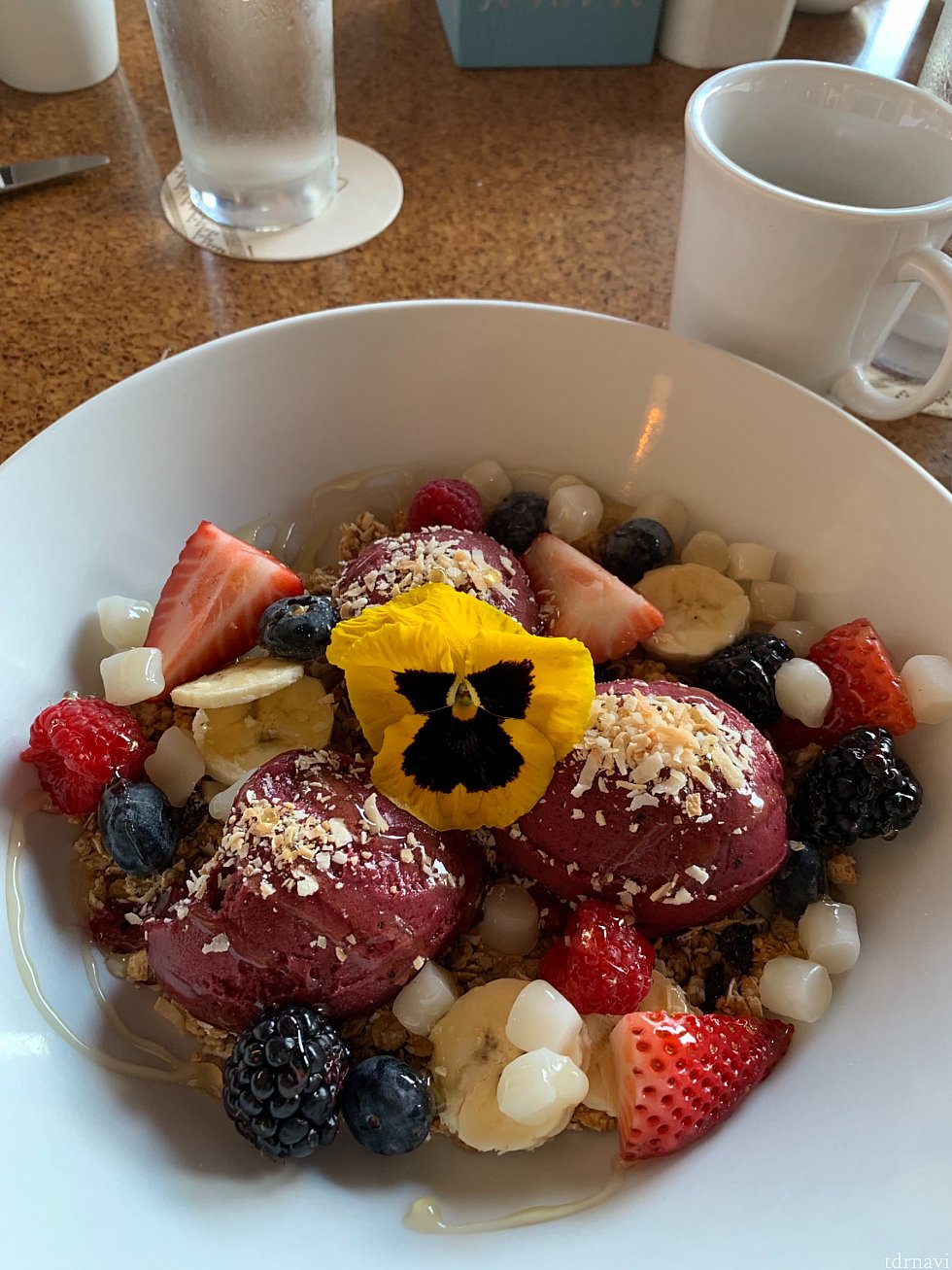 アサイーボウル
特にシリアルとバナナが美味しい!