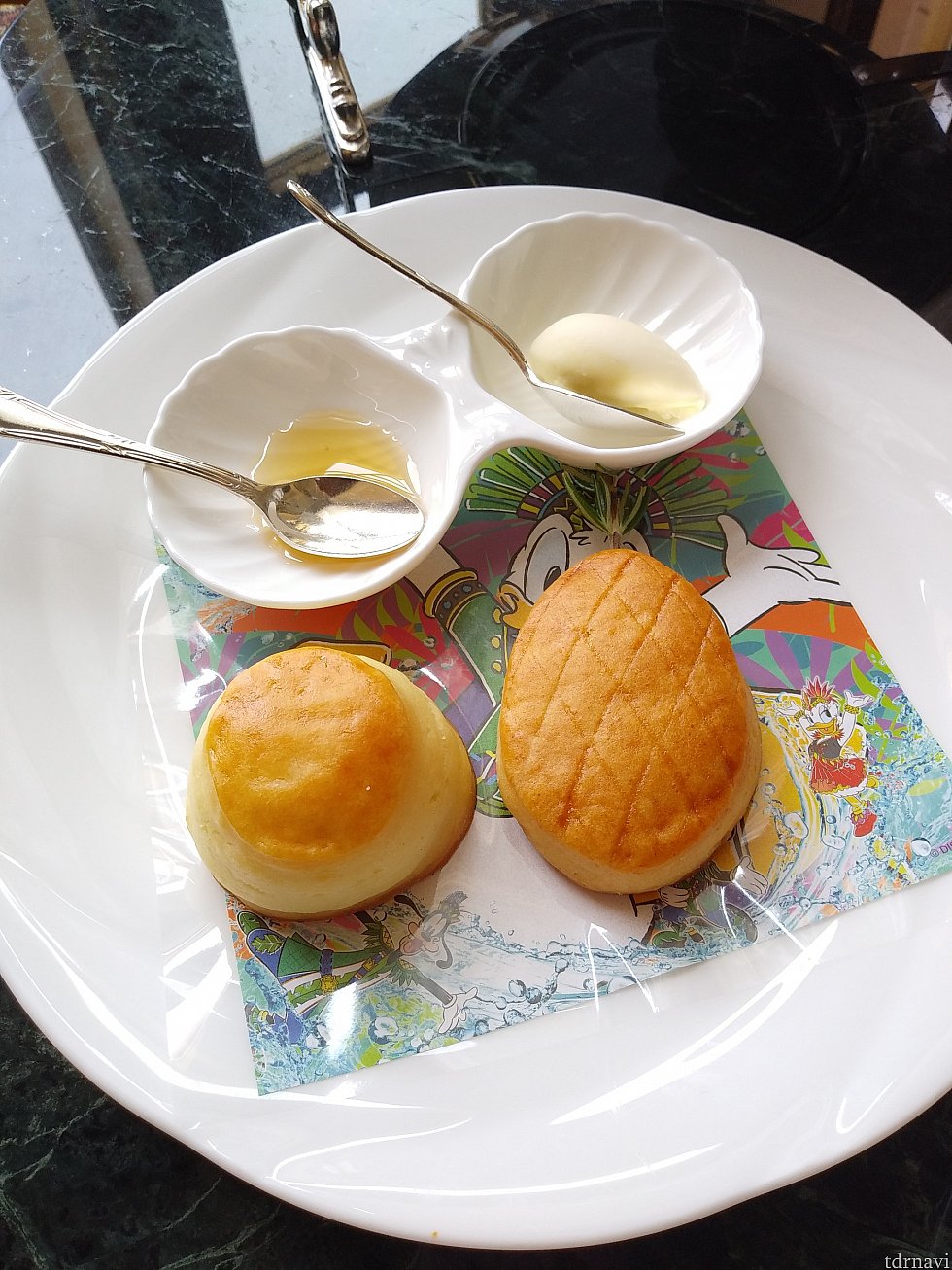 スコーン
プレーン味とパイナップル味