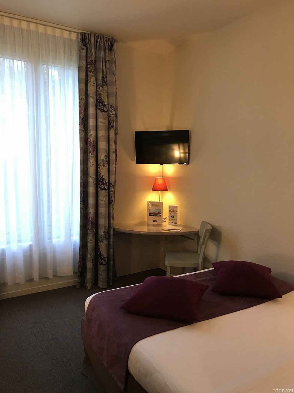 部屋はこんな感じ。
1人なら十分な広さ!
