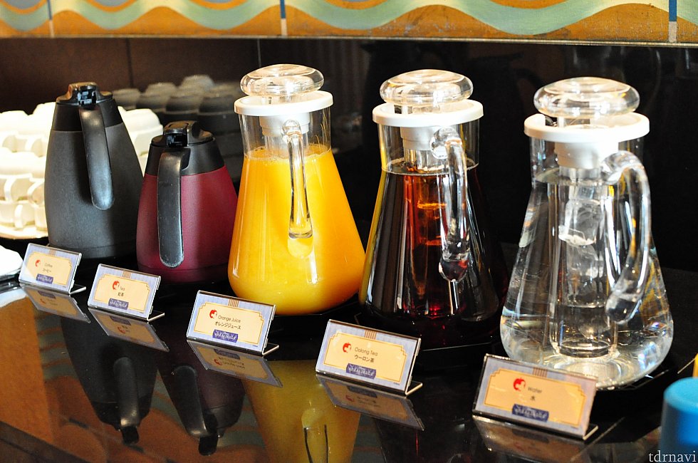 ラウンジでのウェルカムドリンク!ソフトドリンクとコーヒー紅茶。