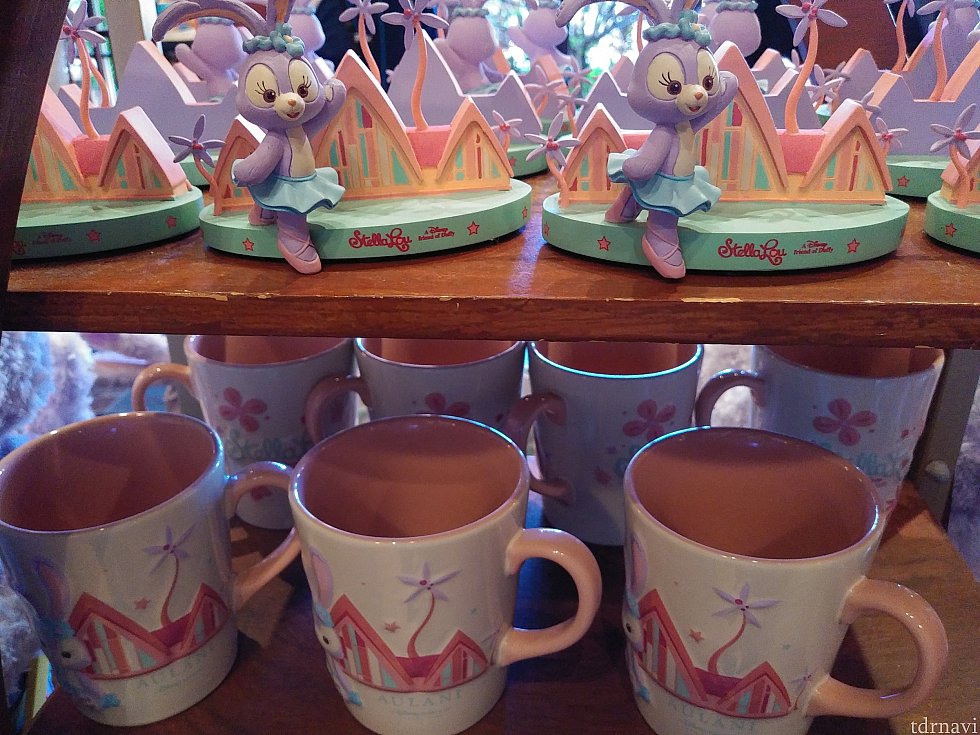 マグ、メモスタンドはアウラニの屋根をモチーフにしていました。