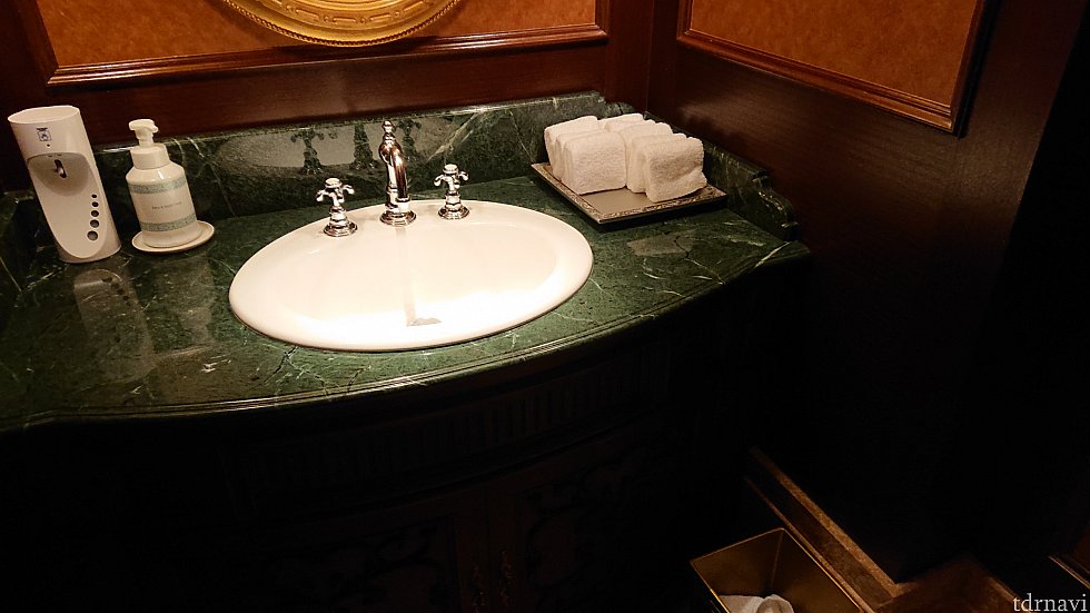 どうでも良いですが、トイレの手荒いがペーパーではなく布だったのが衝撃的だったので