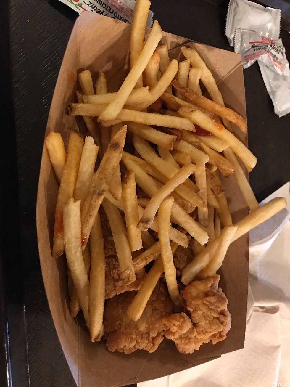 頼んだナゲット6ピースとポテト🍟