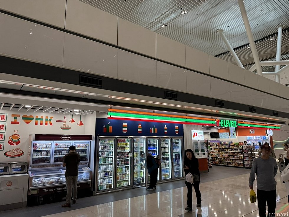 ホテルへ行く前にターミナル2にあるセブンで買い物を済ませておくと便利です！