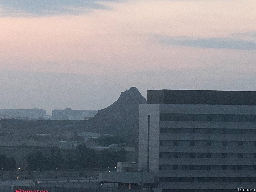 正面はプロメテウス火山🌋