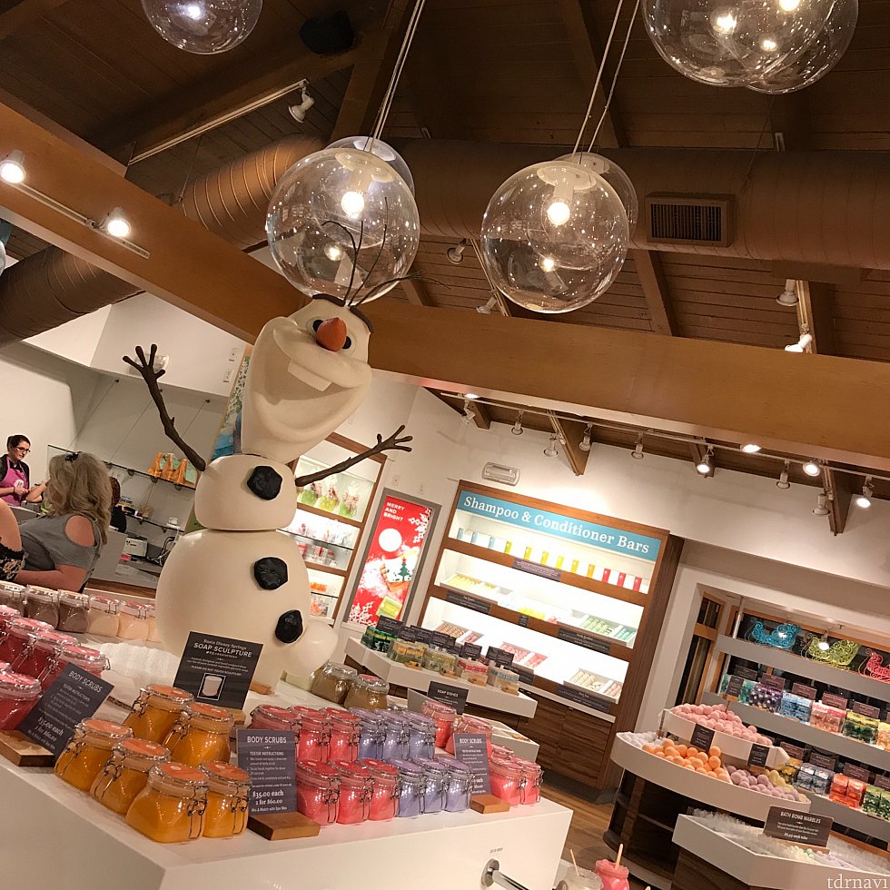 シャンプーなどのヘアケア商品や、ボディーバターも