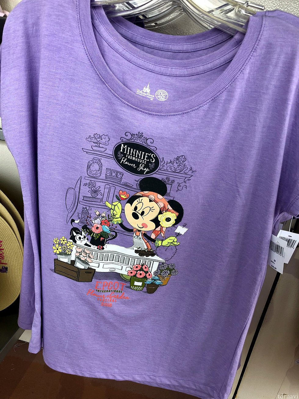 こちらもミニーのTシャツ。お値段は$29.99