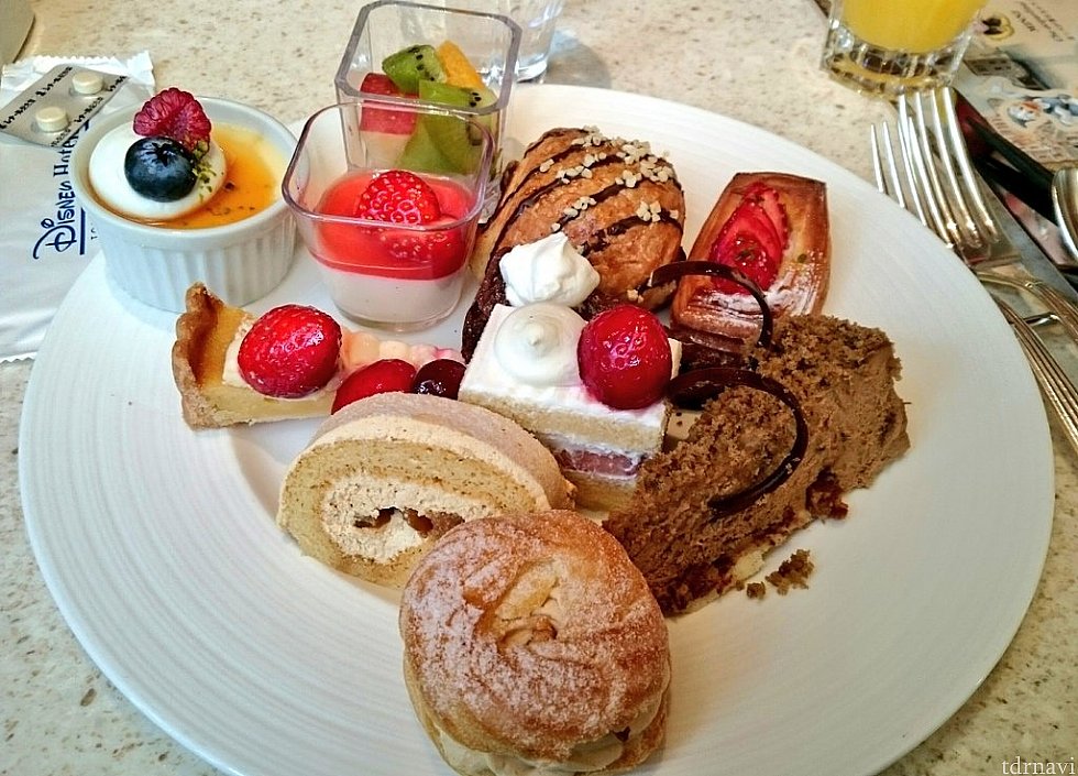 親に食べ過ぎだと注意された光景。