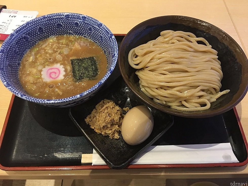深夜のフライトで機内食が無いので六厘舎のつけ麺を食べてから搭乗しました✈️