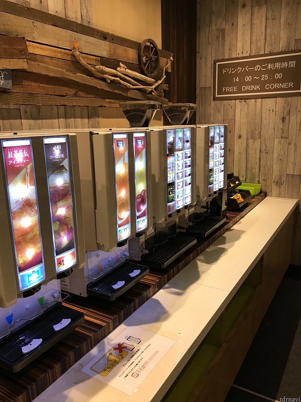 ラウンジがあり
ドリンクバーがありました。
14:00〜25:00
