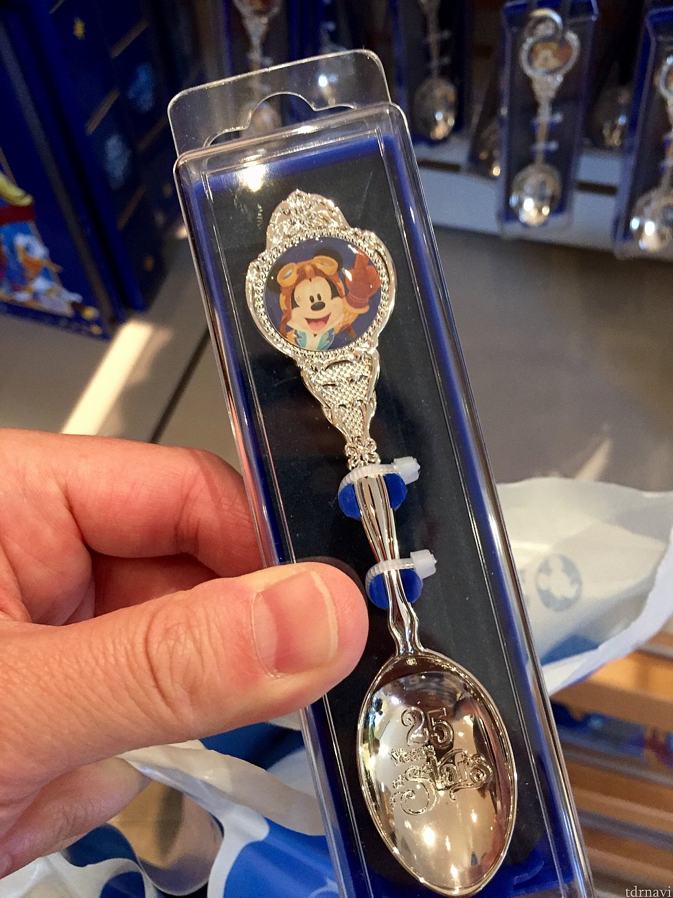 こちらのミッキーのスプーンは7.99ユーロ。